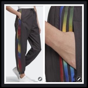 ADIDAS ADICOLOR TRACK PANTS XS
Black